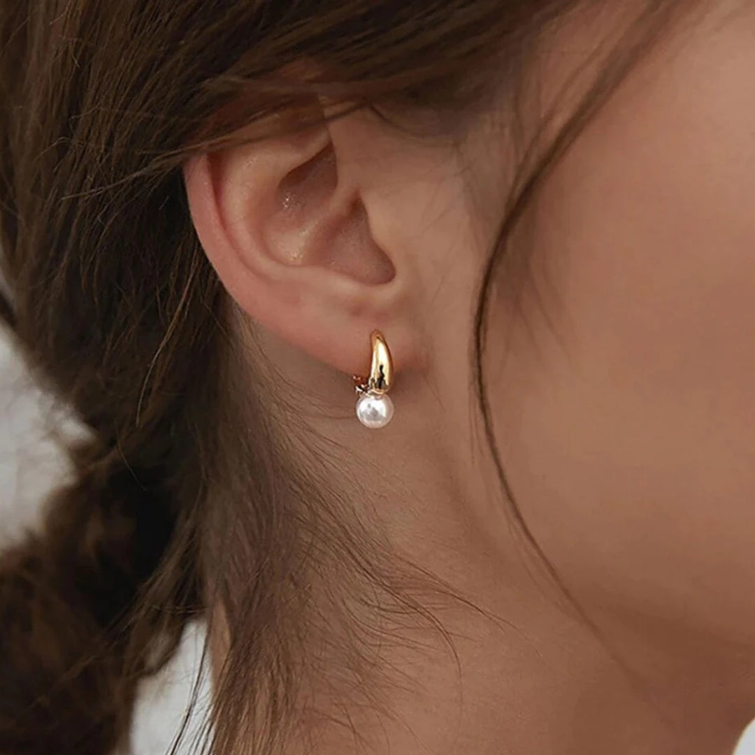 Elegant Pearl Earrings in Gold