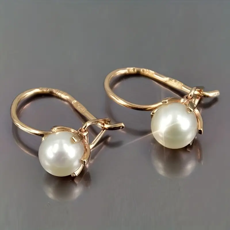 Chic Pearl Earrings in Gold