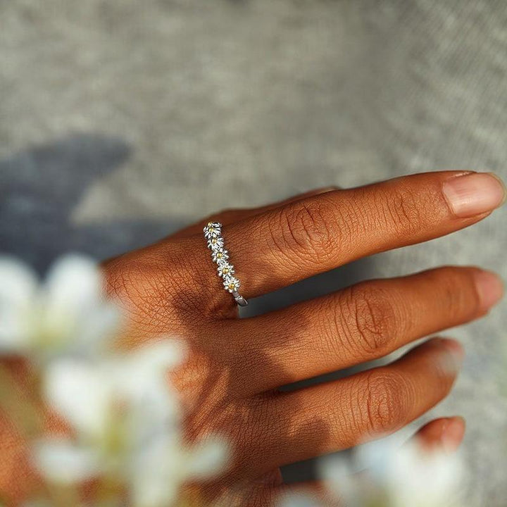Daisy-Embellished Adjustable Silver Ring