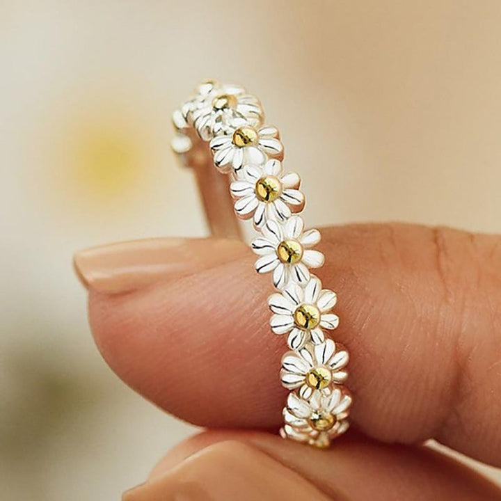 Daisy-Embellished Adjustable Silver Ring