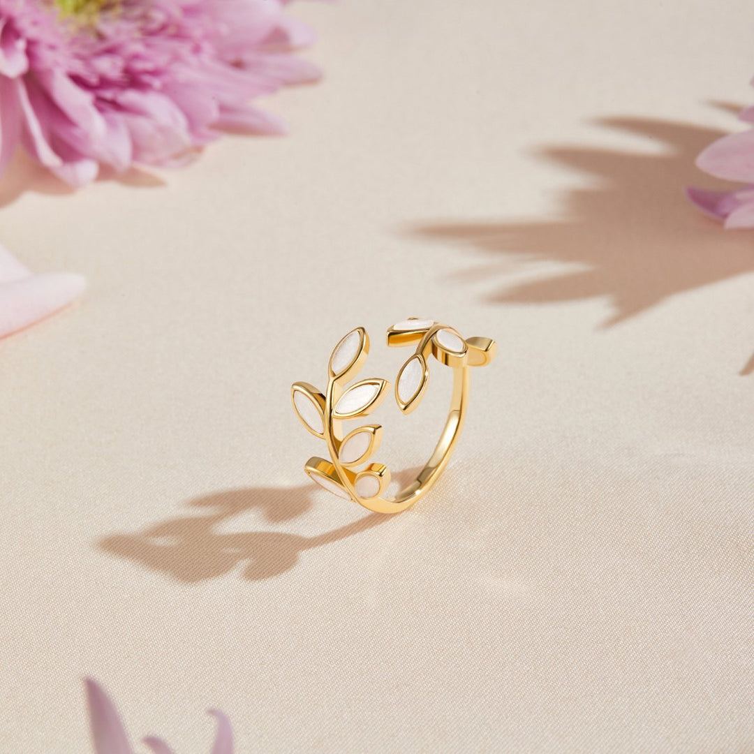 Leafy Gold Ring